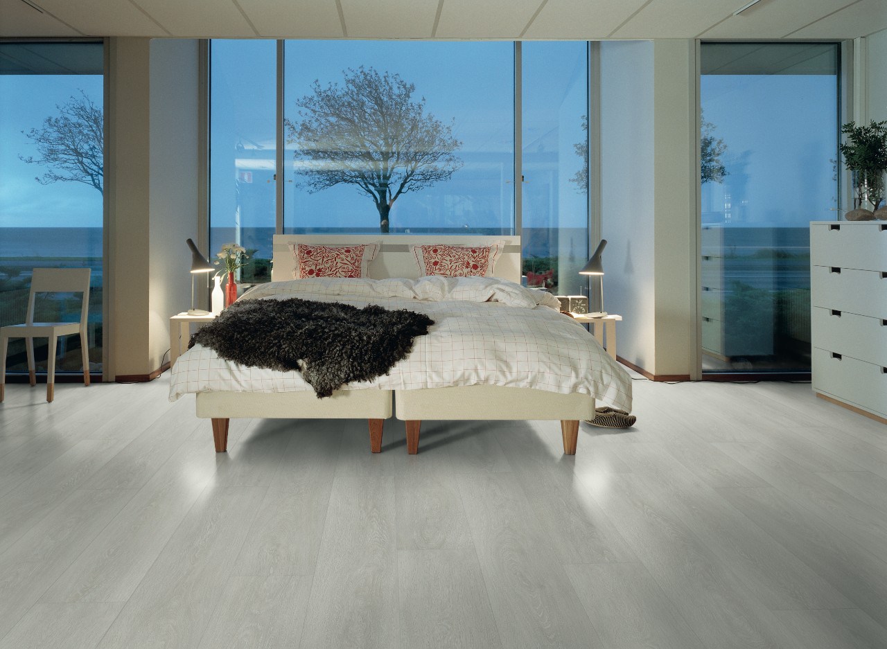 Ламинат Pergo Wide Long Plank Дуб сибирский L0234-03568 2050×240×9,5 фото в интерьере Ламинат Pergo Wide Long Plank Дуб сибирский L0234-03568 2050×240×9,5 фото в интерьере